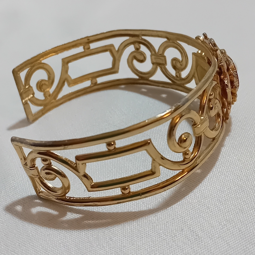 Vintage Coro Gold Cameo Bracelet - Picture 7 of 13